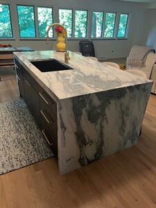 kitchen countertops featuring neutral and bold color trends